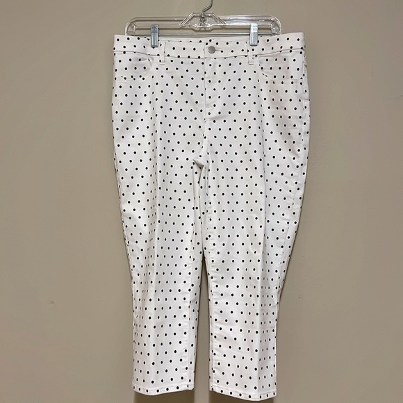 Chico’s Perfect Stretch Girlfriend Slim Leg Capri Pants - Picture 2 of 7